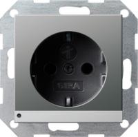 Gira 1170 600 Розетка SCHUKO 16 A 250 В~ со светодиодной подсветкой для ориентации, с затвором (shutter) и символом