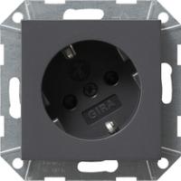 Gira 0418 28 Розетка SCHUKO 16 A 250 В~ с повернутой на 30° вставкой, затвором (shutter) и символом