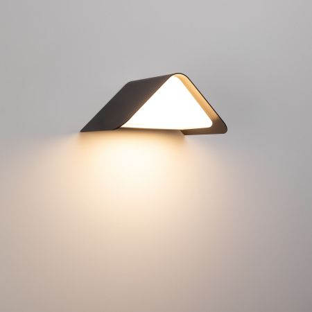 Оборудование Arlight 019779 Светильник LGD-Wall-Delta-1B-12W Warm White (Arlight, IP54 Металл, 3 года) по выгодной цене. Купить в Москве со скидкой.